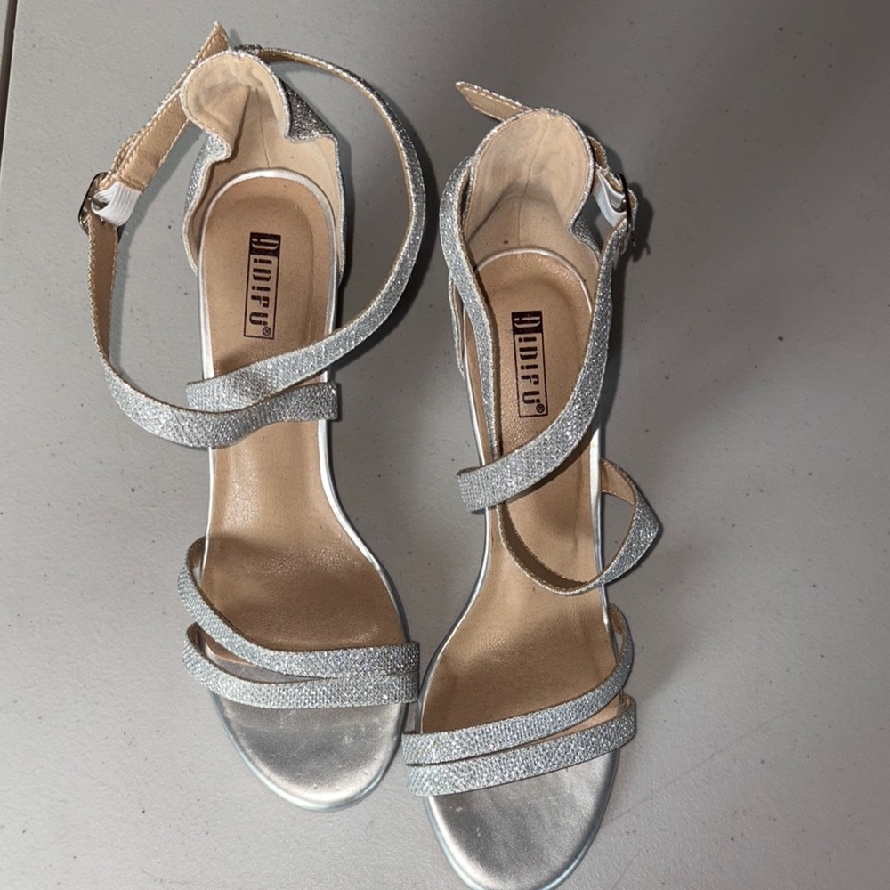 IDIFU Glittering Silver Strappy Heels